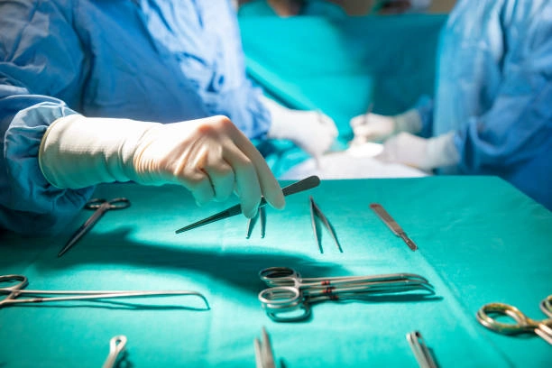 Cirurgia para retirada de tumor no intestino